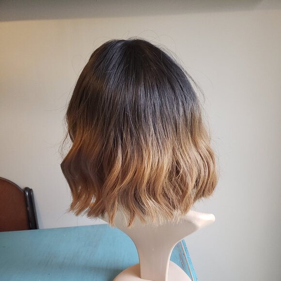 Two-Tone Bob Wig (Modified) - Picture 3 of 7